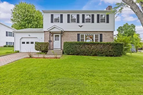 29 Drury Dr, Essex Junction, VT 05452