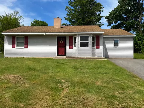 3 Lark Ln, Springfield, VT 05156