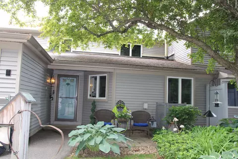 70 Walden Pond Dr, Nashua, NH 03064
