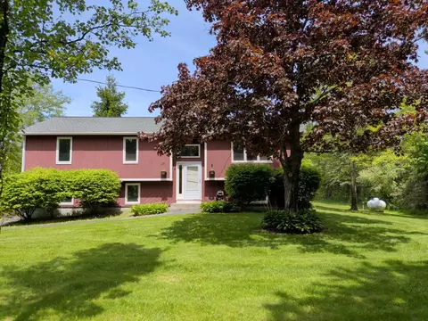39 Old Auburn Rd, Derry, NH 03038