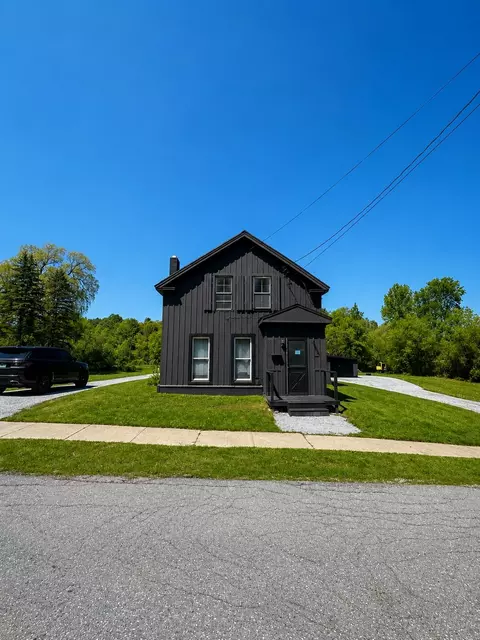 51 Carver St, Brandon, VT 05733