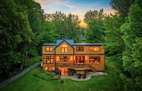 654 Moulton Ln, Stowe, VT 05672