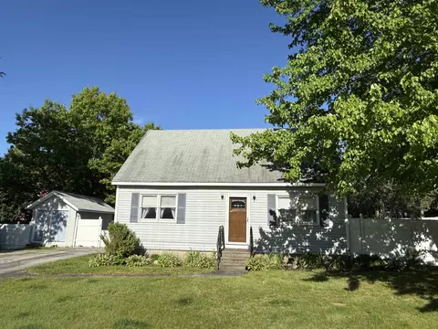 7 Willow St, Allenstown, NH 03275