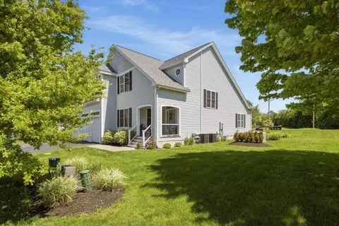 7 Blossom Ln #45, Stratham, NH 03885