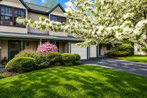 19 Saxon Hollow Dr #G2, Essex Junction, VT 05452