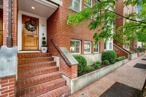 24 Porter St, Portsmouth, NH 03801