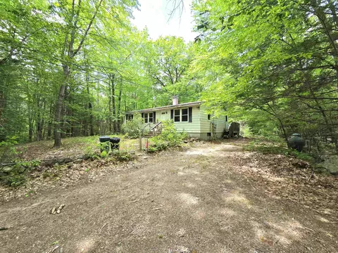 72 Freeman Hall Rd, Nottingham, NH 03290
