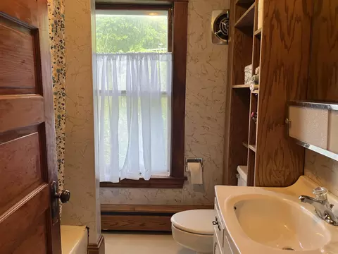 Bath - 88 Mill Hl, Barnet, VT 05821 photo 2 of 2