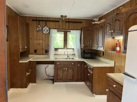 Kitchen - 88 Mill Hl, Barnet, VT 05821 photo 2 of 3