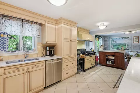 Kitchen - 17 Rolling Ridge Rd, Windham, NH 03087 photo 2 of 6