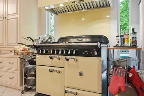 Kitchen - 17 Rolling Ridge Rd, Windham, NH 03087 photo 5 of 6