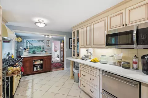 Kitchen - 17 Rolling Ridge Rd, Windham, NH 03087 photo 1 of 6