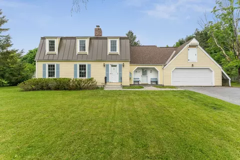 17 Brook Dr, Burlington, VT 05408