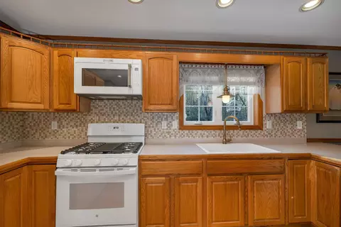 Kitchen - 58 Pointe Trinity Dr, Strafford, NH 03884 photo 3 of 4
