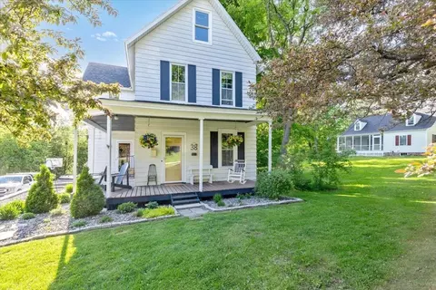 38 Smith St, Saint Albans, VT 05478