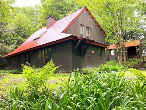 2 Woodlot Ln #C-215, Wilmington, VT 05363