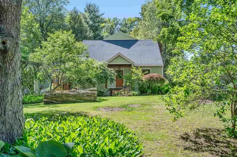 29 Tanglewood Dr, South Burlington, VT 05403