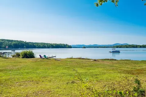 3 Brewster Rd, Tuftonboro, NH 03816