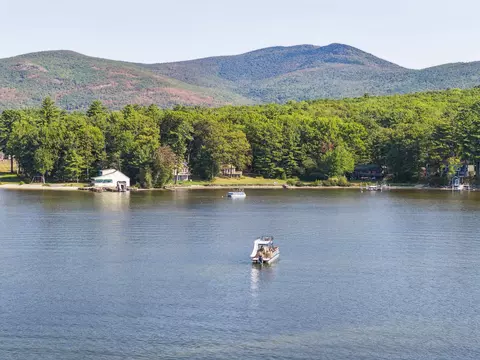3 Brewster Rd, Tuftonboro, NH 03816