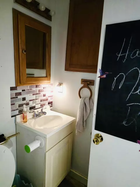 8 Mount St, Barre, VT 05641 photo 10