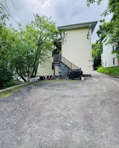 8 Mount St, Barre, VT 05641 photo 3