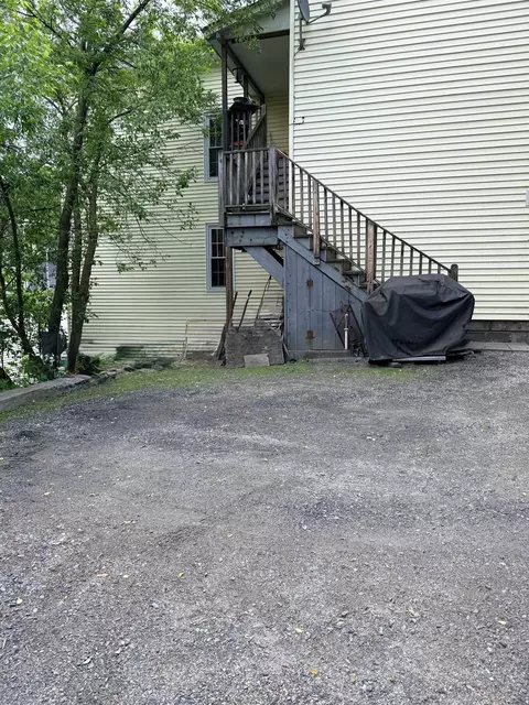 8 Mount St, Barre, VT 05641 photo 4