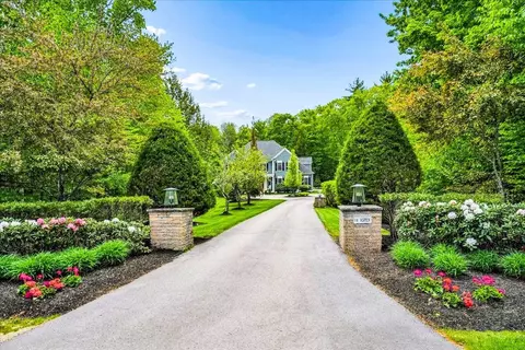 14 Aspen Ln, Bedford, NH 03110