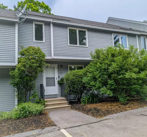 54 Merrimack Dr #46, Merrimack, NH 03054