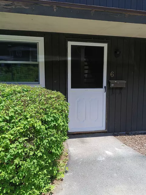 40 Brookside Dr #6, Brattleboro, VT 05301