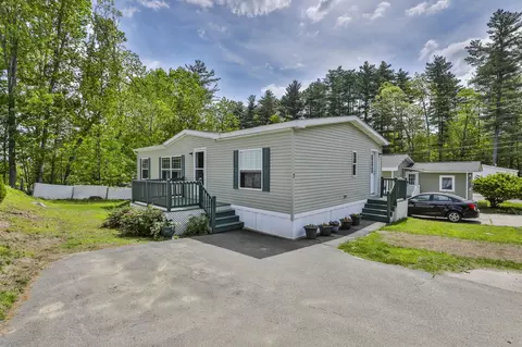 7 Pearl Ct, Merrimack, NH 03054