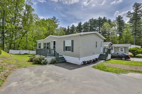 7 Pearl Ct, Merrimack, NH 03054