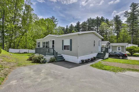 7 Pearl Ct, Merrimack, NH 03054