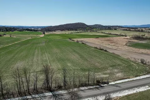 1705 Market Rd, Bridport, VT 05734