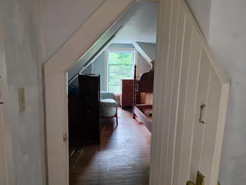 Entry Way - 27 Linden St, Exeter, NH 03833 photo 6 of 7
