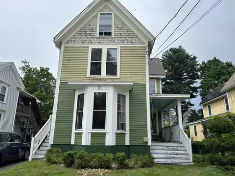 27 Linden St, Exeter, NH 03833