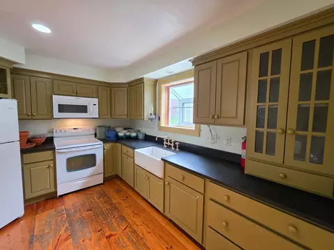 Kitchen - 27 Linden St, Exeter, NH 03833 photo 2 of 5