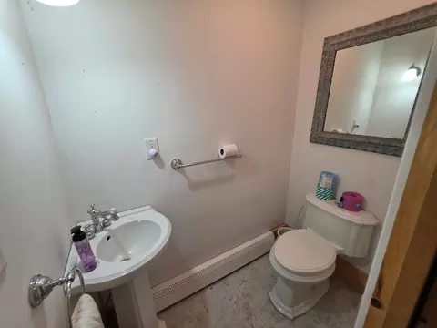 Bath - 27 Linden St, Exeter, NH 03833 photo 4 of 4