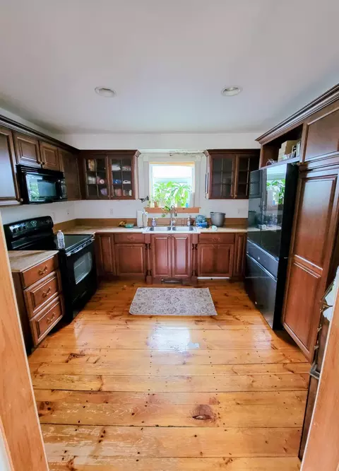 Kitchen - 27 Linden St, Exeter, NH 03833 photo 5 of 5