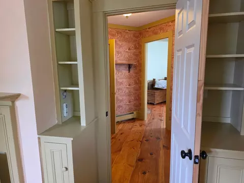 Entry Way - 27 Linden St, Exeter, NH 03833 photo 2 of 7