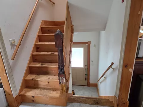 Entry Way - 27 Linden St, Exeter, NH 03833 photo 4 of 7