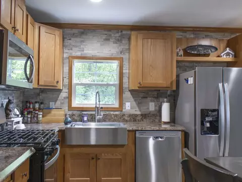 33 Mchugh Rd, Graniteville, VT 05654
