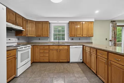 Kitchen - 141 Mitchell Rd, Nottingham, NH 03290 photo 1 of 3