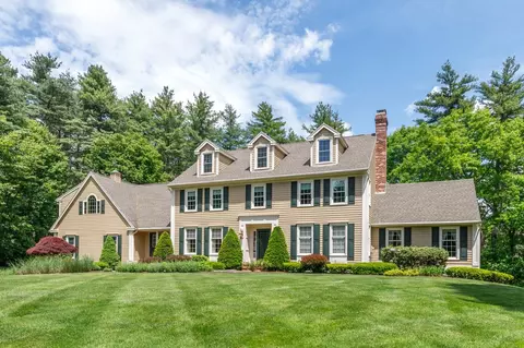 3 Aberdeen St, Windham, NH 03087