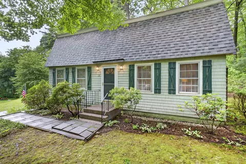 32 Lamson Dr, Merrimack, NH 03054