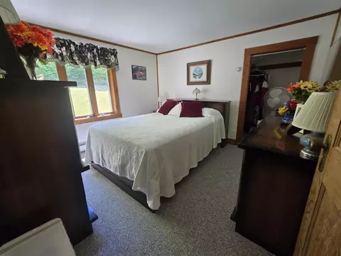 Bedroom - 1921 Shadow Lake Rd, Glover, VT 05839 photo 4 of 7