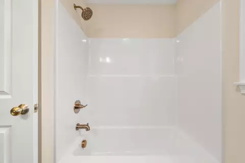 Bath - 5 Violette Dr # A, Epping, NH 03042 photo 5 of 5