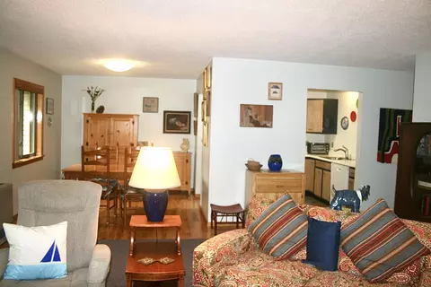 26 Bayberry Ln, South Burlington, VT 05403