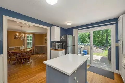 Kitchen - 40 Sheldon Rd, Derry, NH 03038 photo 5 of 5