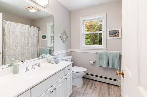 Bath - 31 Barrett Ln, Williston, VT 05495 photo 5 of 7
