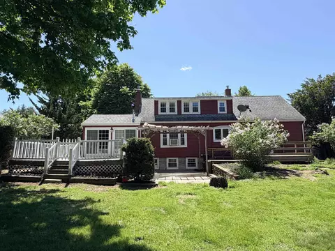 4 Autumn St, Rochester, NH 03868